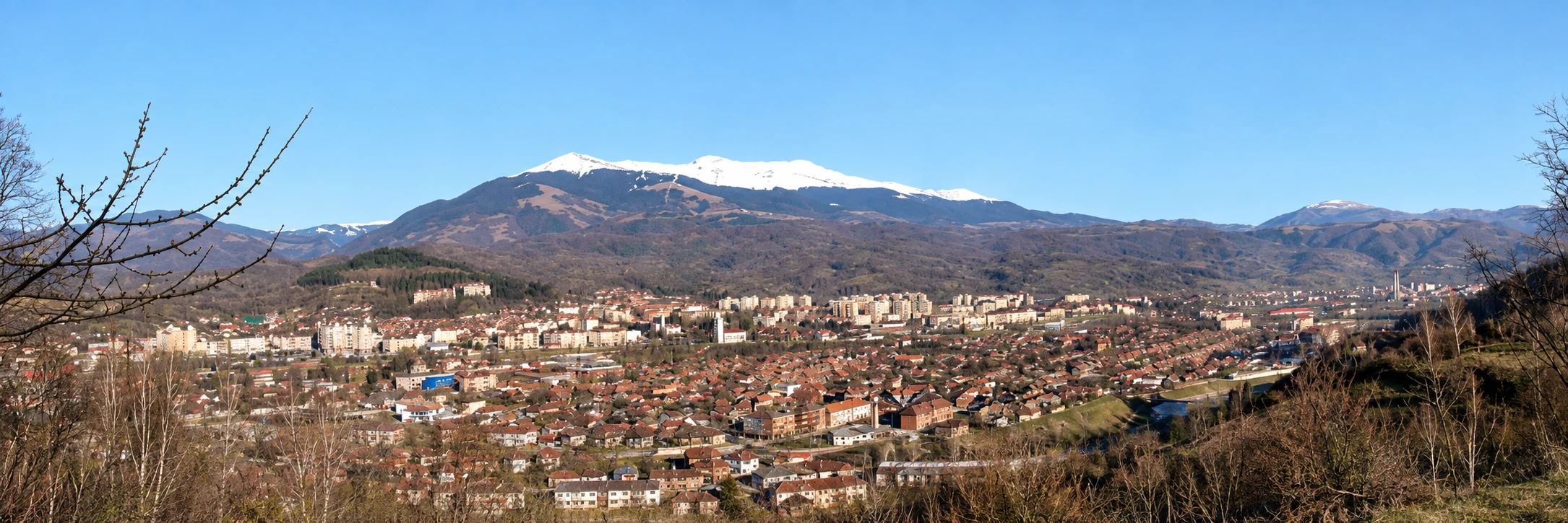 Panoramă Petroșani, restaurare asistată de AI a fotografiei originale FOCUS